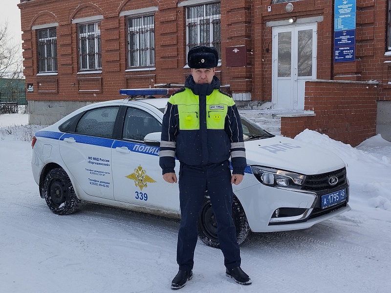 Напоминание детям о простых правилах дорожной безопасности.